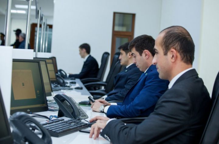 Bank sektorunda işləyənlərin sayı artır