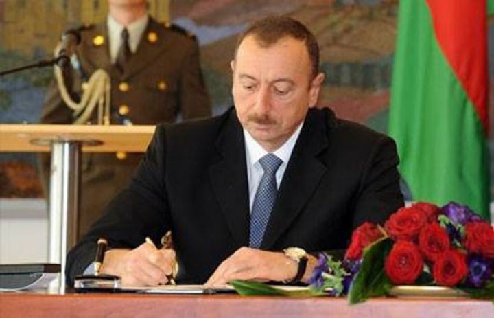 Azərbaycanda növbədənkənar Prezident seçkiləri elan edildi 