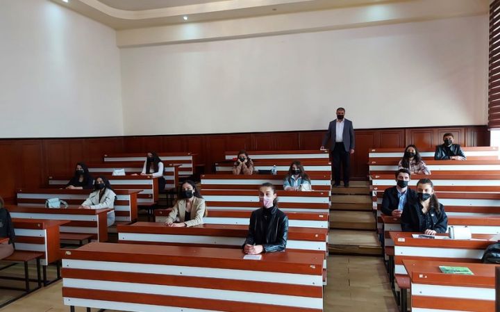 Nazir müavini: "Akademik borcu olan tələbələrə təhsil krediti verilməyəcək"