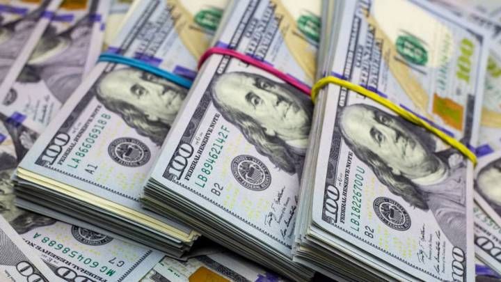 Banklara dollar satıldı - VALYUTA HƏRRACININ NƏTİCƏSİ
