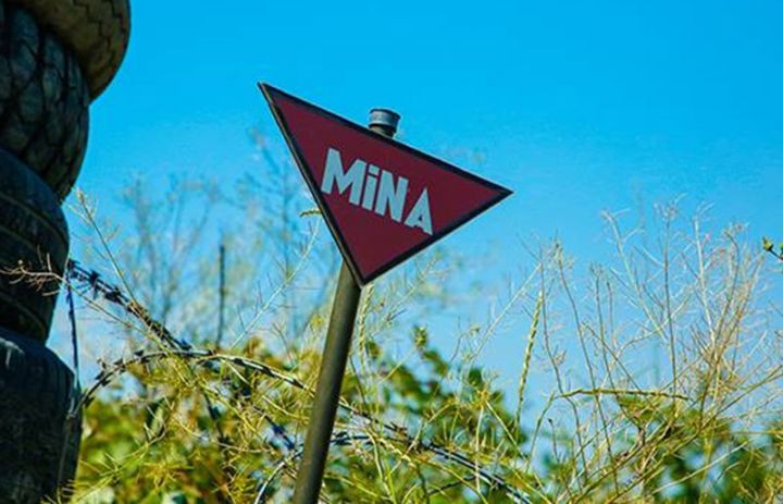 Tikinti şirkətinin iki əməkdaşı Xocalıda minaya düşdü