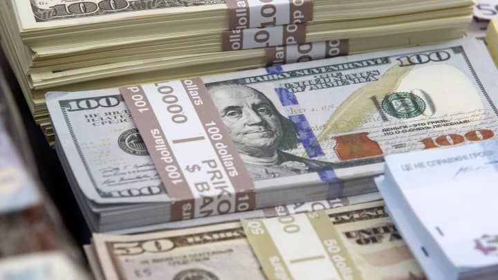 Valyuta hərracı keçirildi - SATILAN DOLLARIN MƏBLƏĞİ