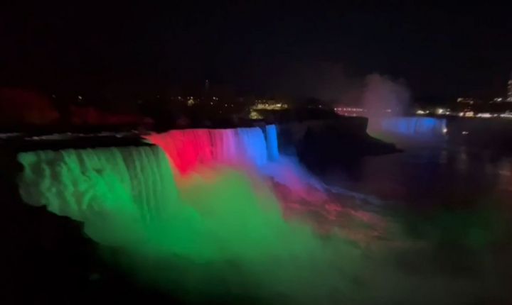 Niaqara şəlaləsi Azərbaycan bayrağının rəngləri ilə işıqlandırılıb - VİDEO