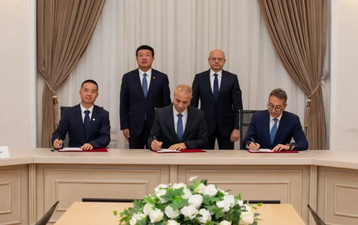 Azərbaycan Çin şirkətilə 100 MVt gücündə Günəş Elektrik Stansiyası Layihəsi üçün müqavilə imzaladı
