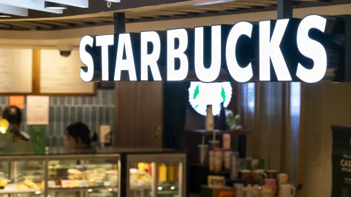 Starbucks-ın satışları təxminən 2 ildən sonra ilk dəfə artıb