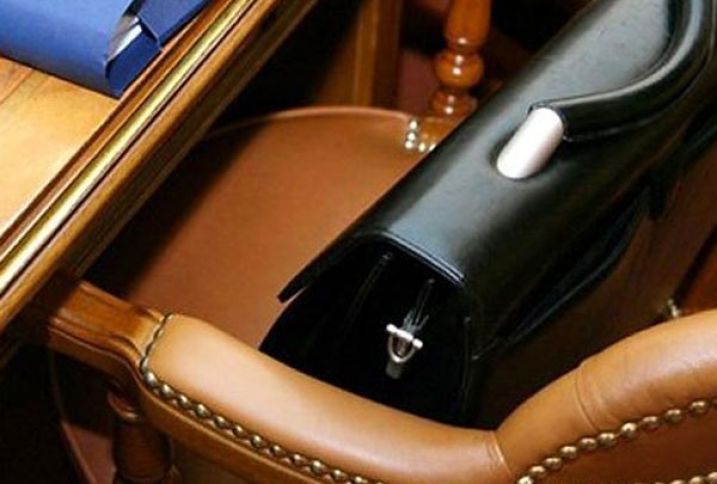 Azərbaycan bankında dəyişikliklər - yeni departamentlər yaradıldı