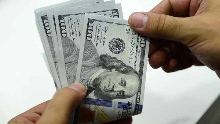 Tanınmış bank dollar alqı-satqısından qazancını açıqladı