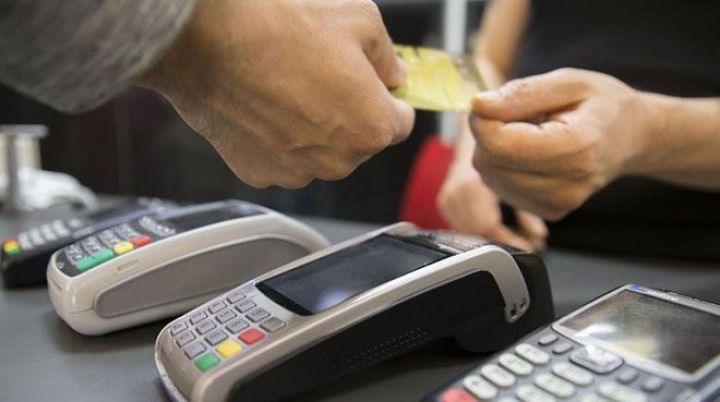 Komissiya haqqını aşağı saldı, kartlar ilə ödənişlər kəskin artdı