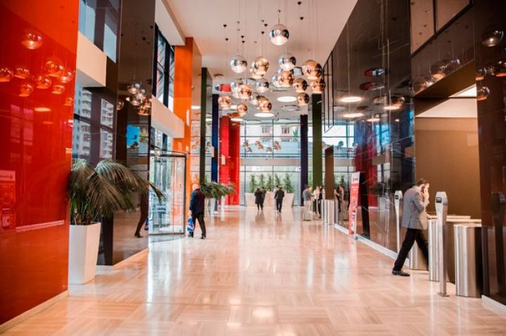 Azərbaycanın aparıcı holdinqi kredit təşkilatı alıb 