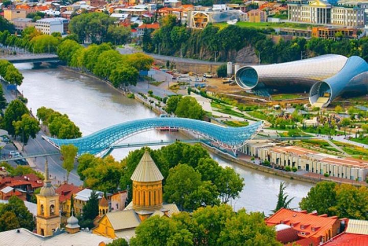 Gürcüstanın turizm gəlirləri artıb