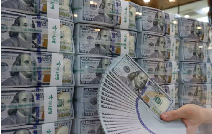 Dolların sabaha olan rəsmi məzənnəsi açıqlandı