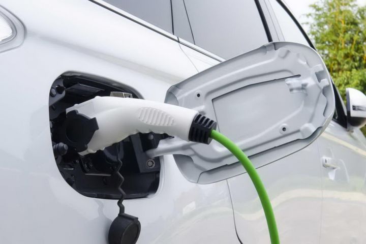 Azərbaycanda elektromobillər idxal rüsumundan azad oluna bilər