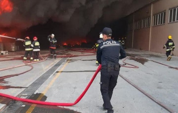 DİN: Partlayıcı və zəhərli maddələr anbarlardan çıxarılıb, işçilər təxliyə edilib