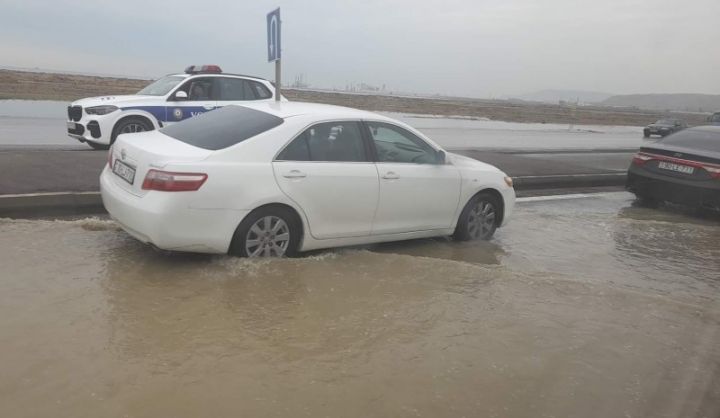 Magistral su kəmərində qəza baş verib, Bakı-Qazax yolunu su basıb - YENİLƏNİB
