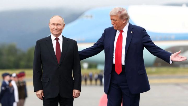 Tramp yaxın günlərdə Putinlə danışacağını gözlədiyini bildirib