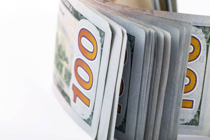 Dolların sabah üçün rəsmi məzənnəsi müəyyən olunub